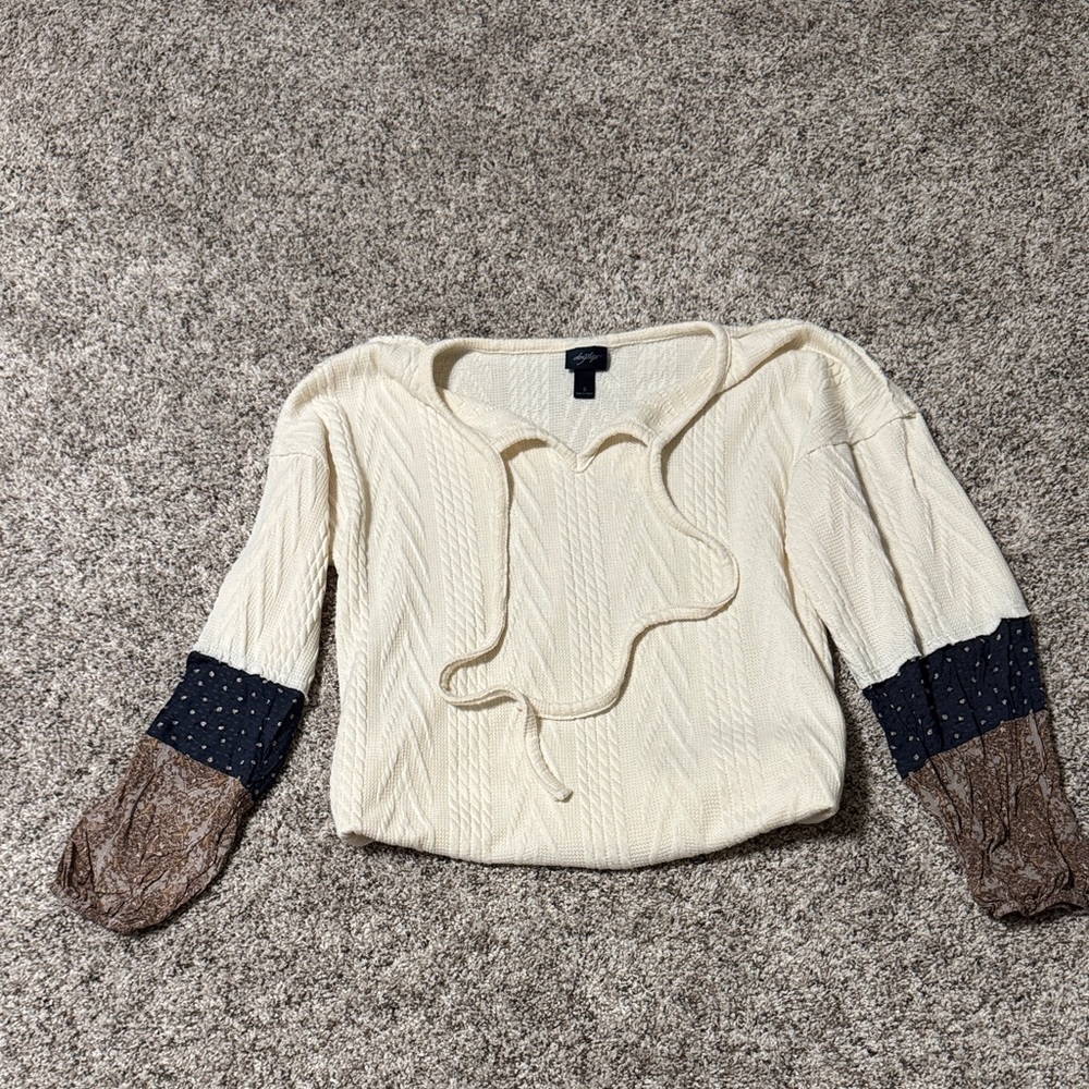 Cream Sweater with Patterned Sleeves Daytrip brand. NWT